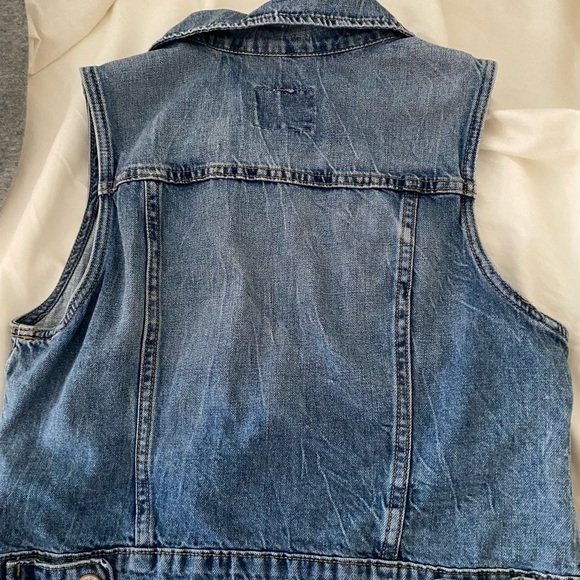 Old Navy Women’s Jean Jacket Vest - Picture 4 of 4